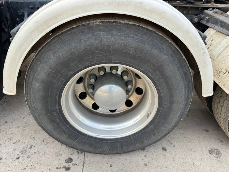 2022-kenworth-t680-image-62