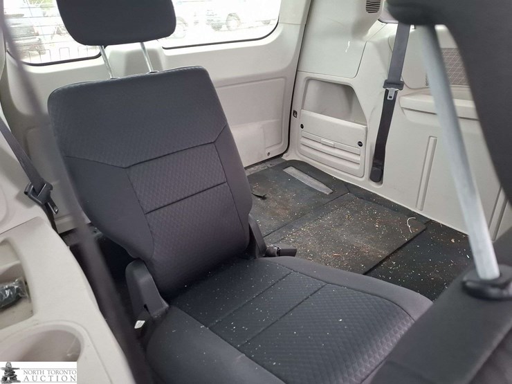 2010-dodge-grand-caravan-se-image-17