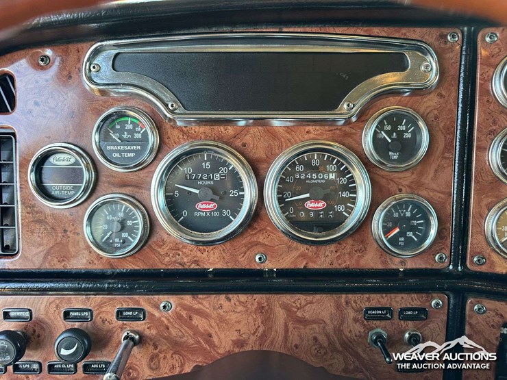 peterbilt-378-image-13