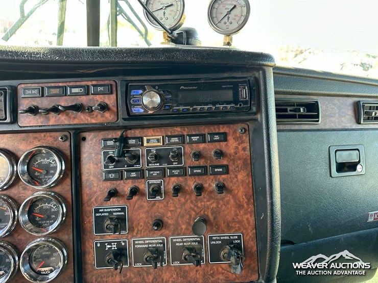 2006-kenworth-w900-image-22