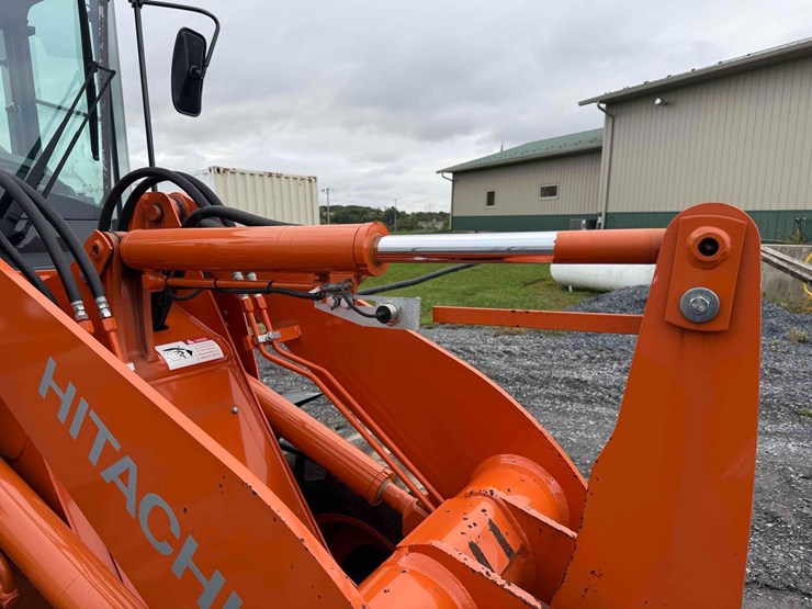 2021-hitachi-zw50-5b-image-9