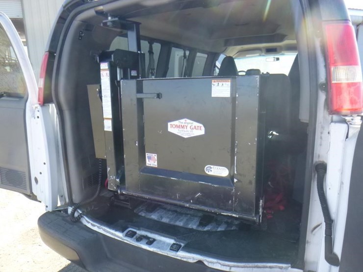 2016-chevrolet-express-2500-image-10