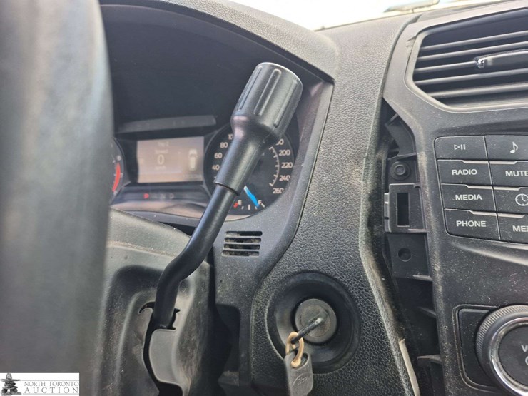 2019-ford-explorer-image-19