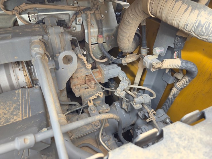 2017-deere-245g-lc-image-31