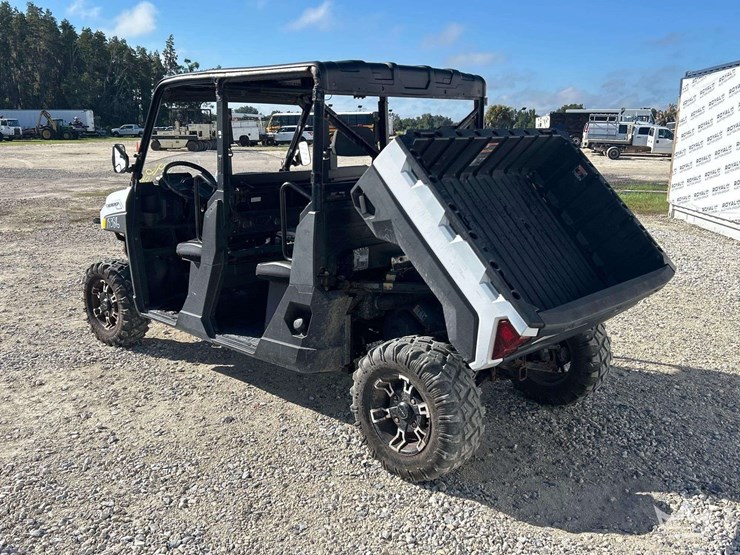 2022-polaris-1000-4x4-4-person-gas-utility-cart-image-4