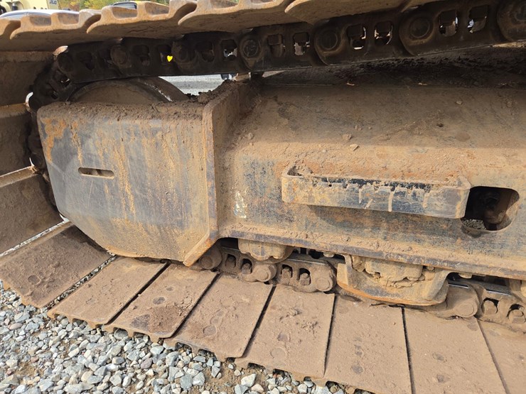 2017-deere-245g-lc-image-68