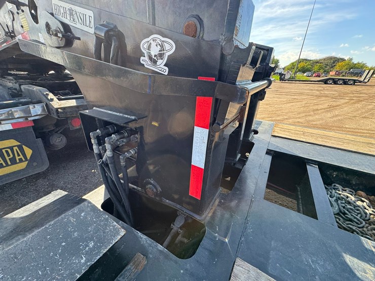 2022-globe-lowboy-image-63