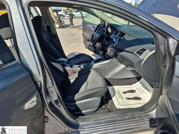 2018-nissan-sentra-sv-4dr-sedan-image-31