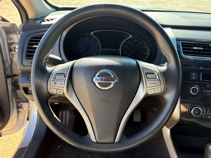 2015-nissan-altima-4-door-sedan-(270,918-miles)-image-9