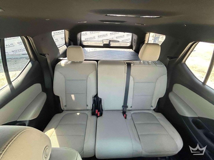 2022-chevrolet-traverse-image-23