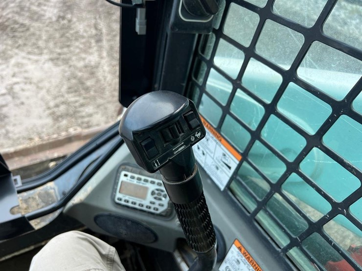 2016-bobcat-s570-image-21