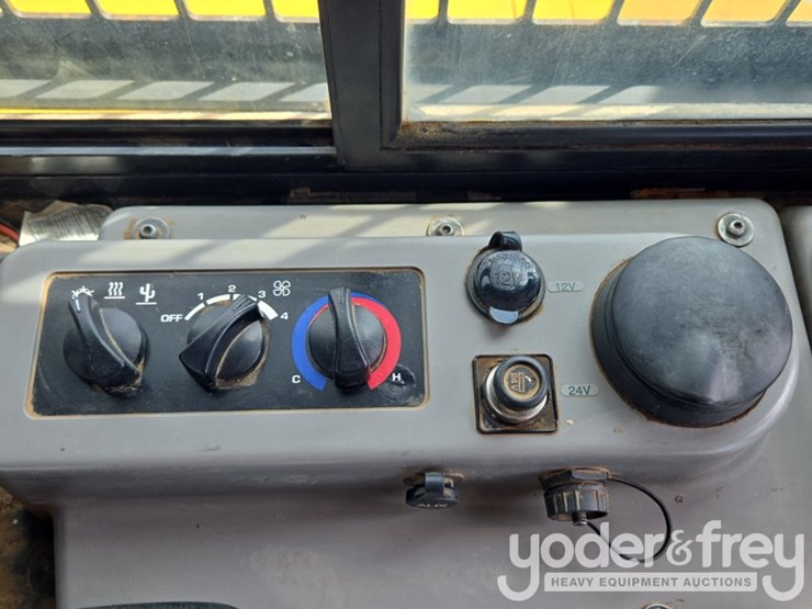 2024-komatsu-d71pxi-24-image-60
