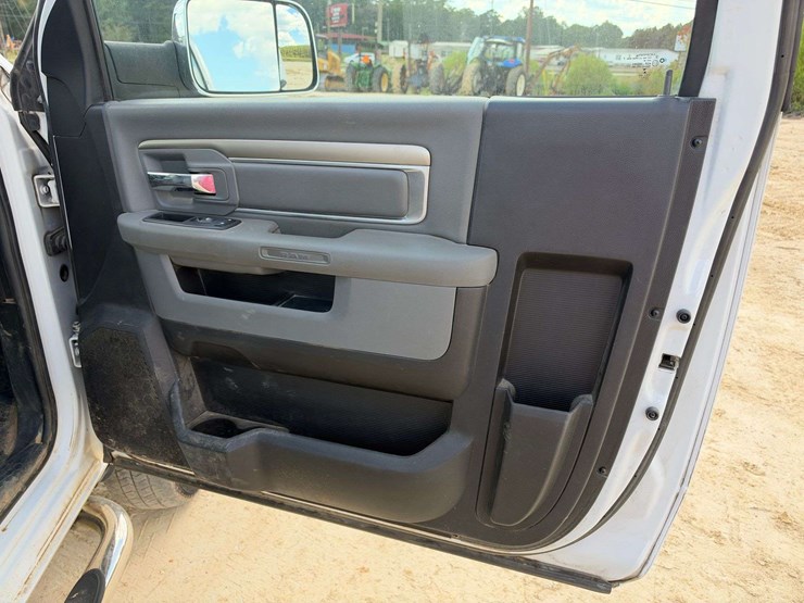 2017-dodge-3500-image-17