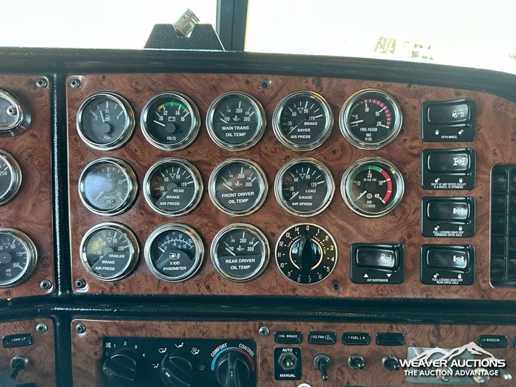 peterbilt-378-image-19