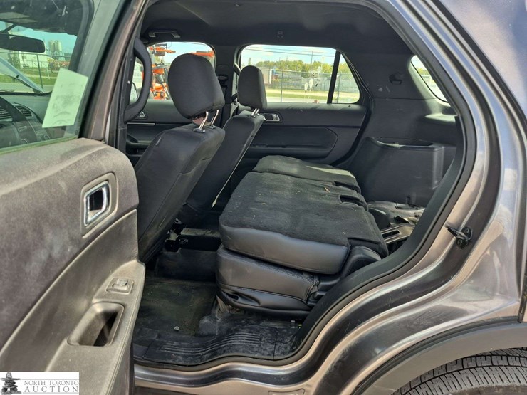 2019-ford-explorer-image-14