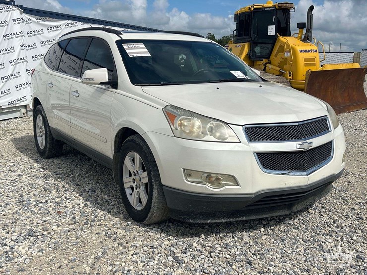 2012-chevrolet-traverse-image-2
