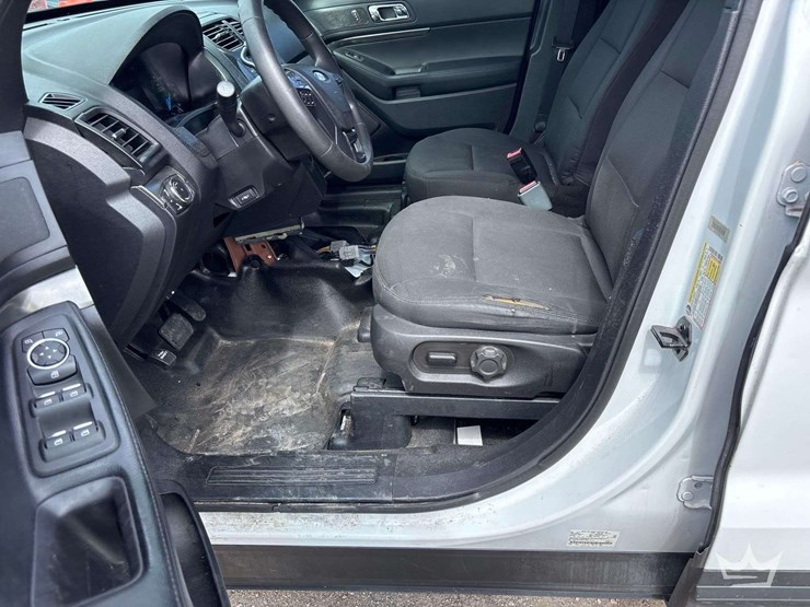 2018-ford-explorer-image-12