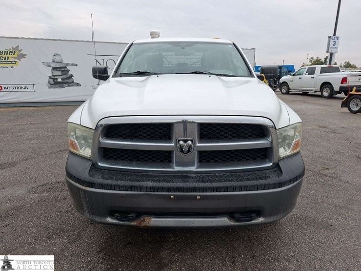 2011-dodge-1500-image-2