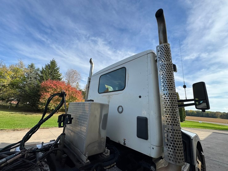 2022-kenworth-t680-image-25