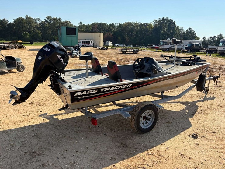 2010-bassmaster-pro-16-freshwater-boat-w/-trailer-image-3