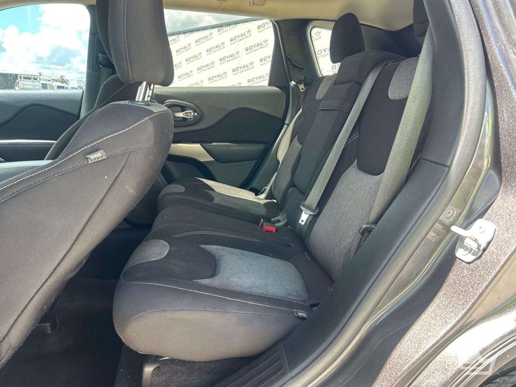 2018-jeep-cherokee-image-22