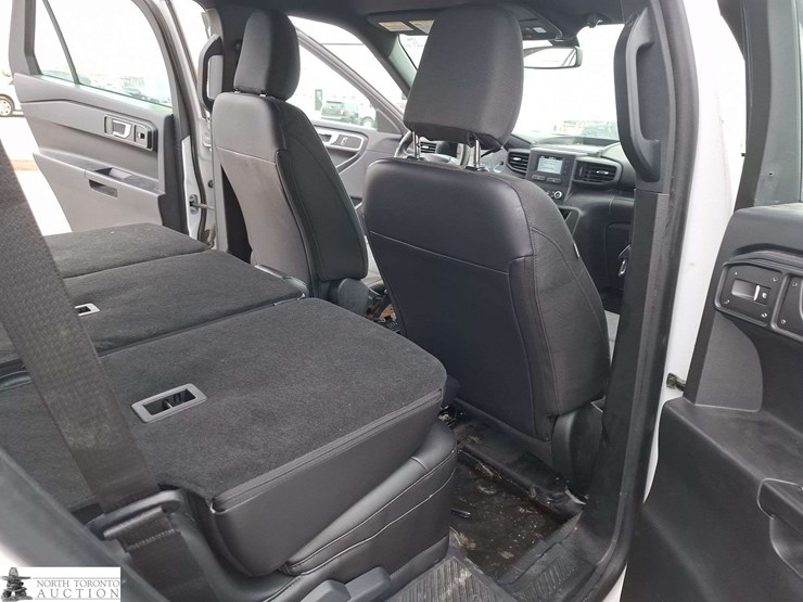 2021-ford-explorer-image-18