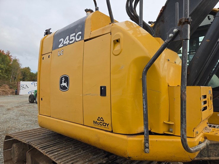 2017-deere-245g-lc-image-36