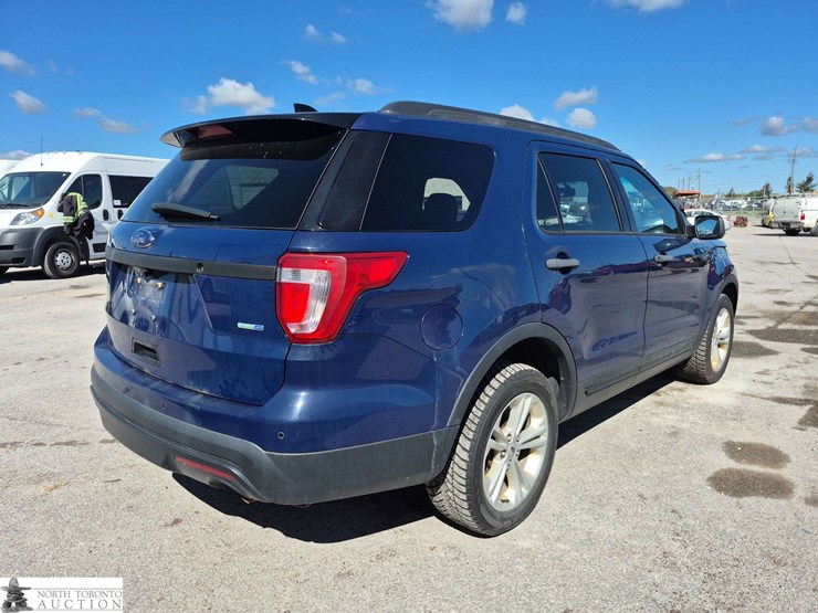 2017-ford-explorer-image-5
