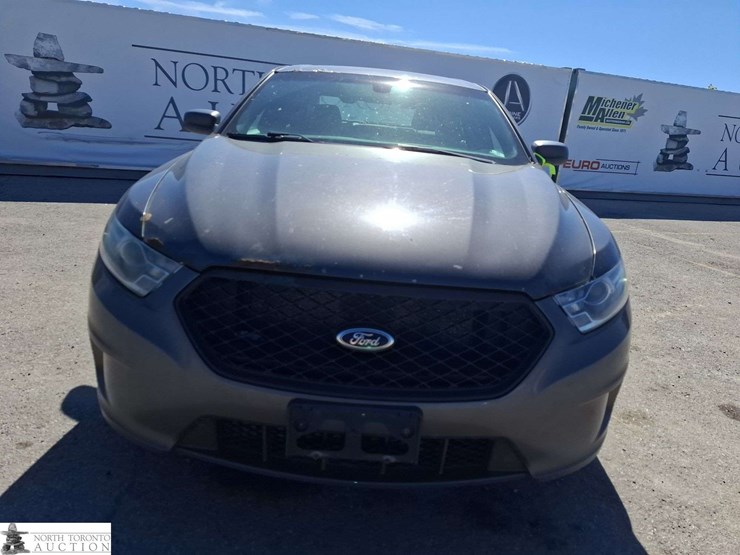 2015-ford-taurus-image-2