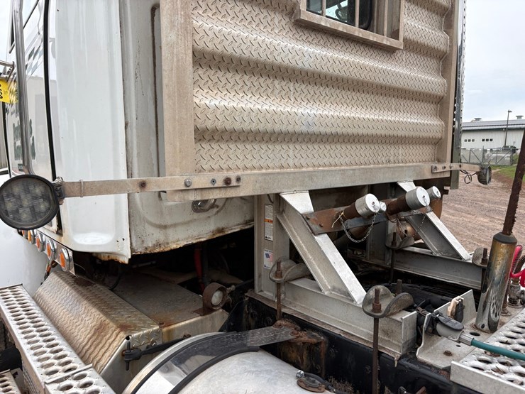 2013-western-star-4900sa-image-7