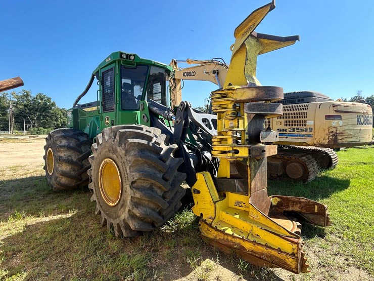 2017-deere-843l-image-1