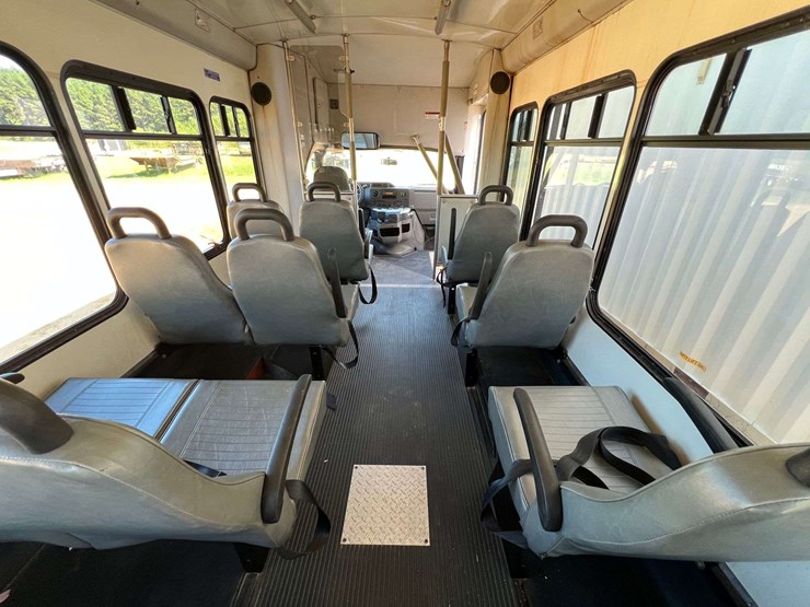 2012-ford-e350-image-37