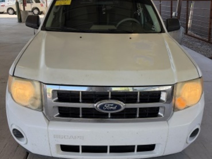 2011-ford-escape-image-3