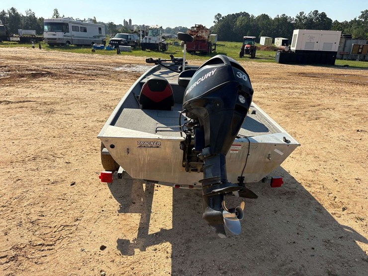 2010-bassmaster-pro-16-freshwater-boat-w/-trailer-image-6