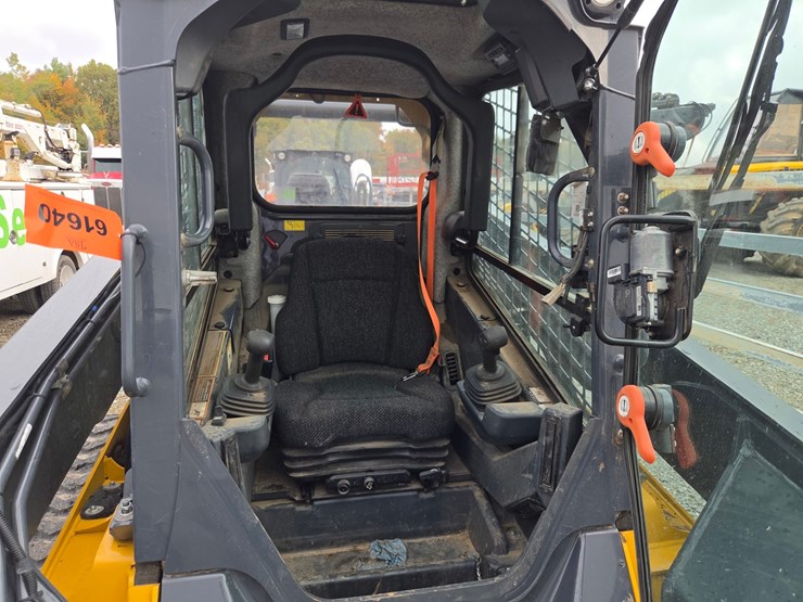 2018-deere-333g-image-39