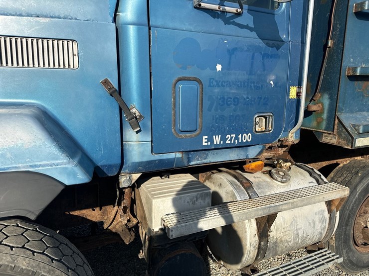 1994-mack-cl713-image-17