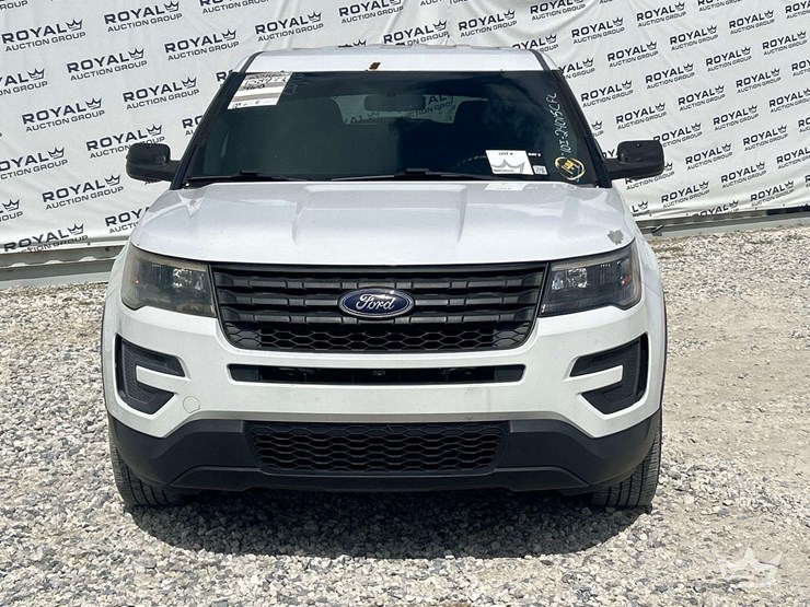 2016-ford-explorer-image-26
