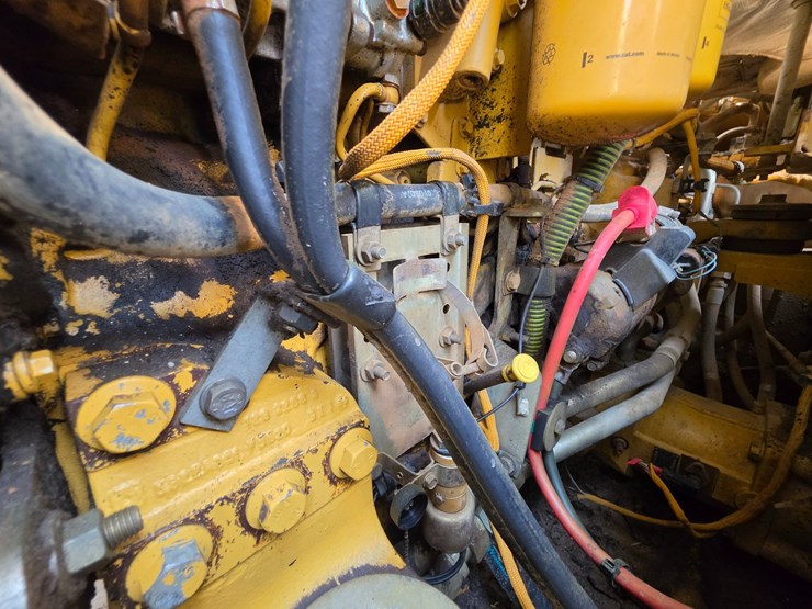 2007-caterpillar-953d-image-37
