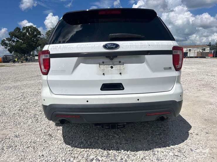 2016-ford-explorer-image-24