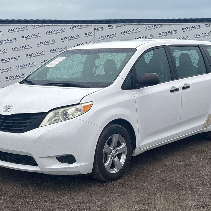2017 TOYOTA SIENNA