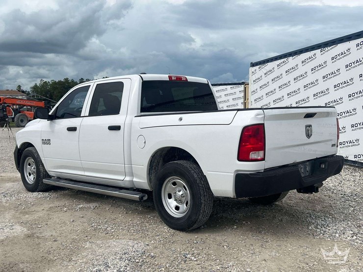 2015-dodge-1500-image-2