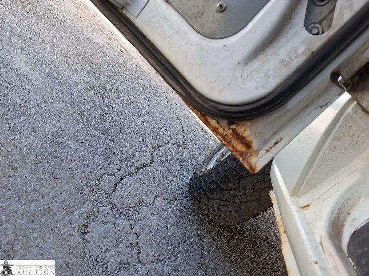 2011-ford-cargo-image-29