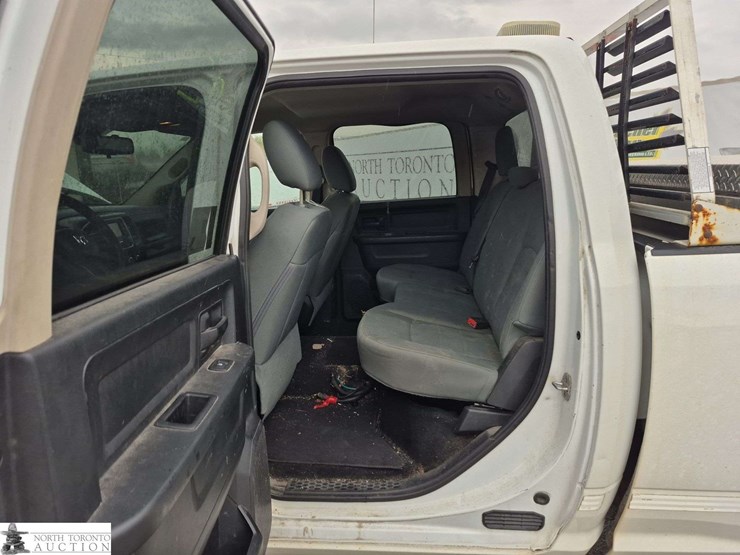 2014-dodge-3500-image-23