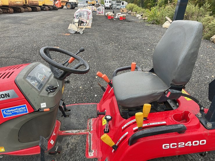massey-ferguson-gc2400-image-5