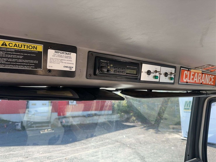 2002-freightliner-fl70-image-22