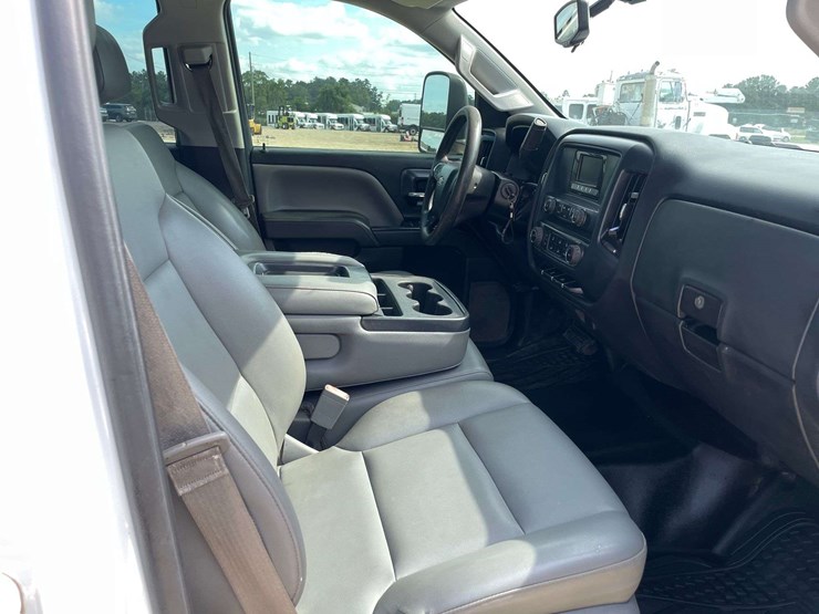 2015-chevrolet-silverado-2500-image-18