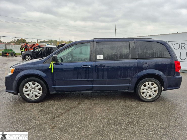 2017-dodge-grand-caravan-sxt-image-8