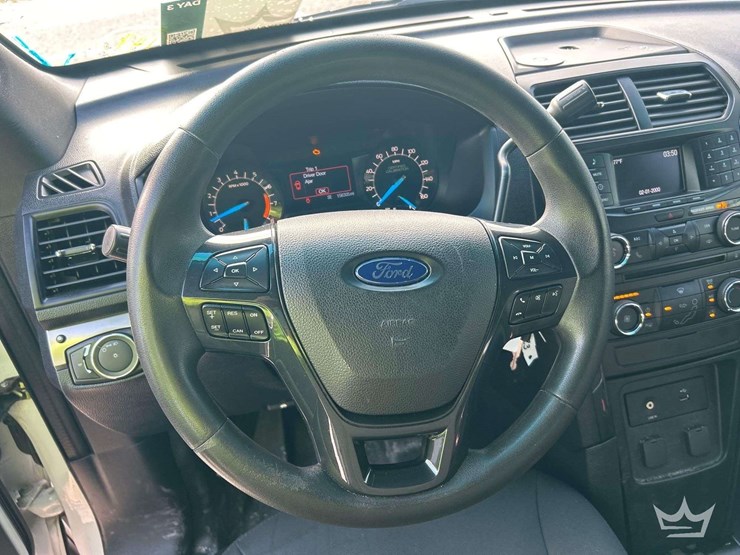 2016-ford-explorer-image-14