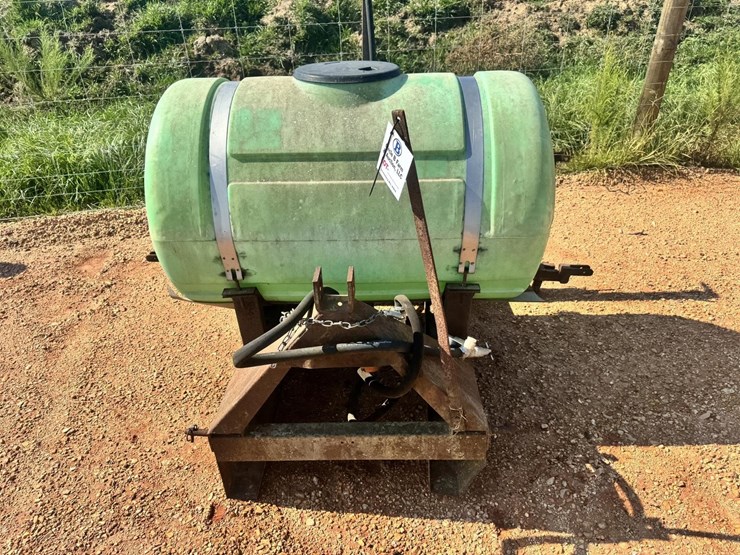 #8710-•-150-gallon-boomless-sprayer-image-1
