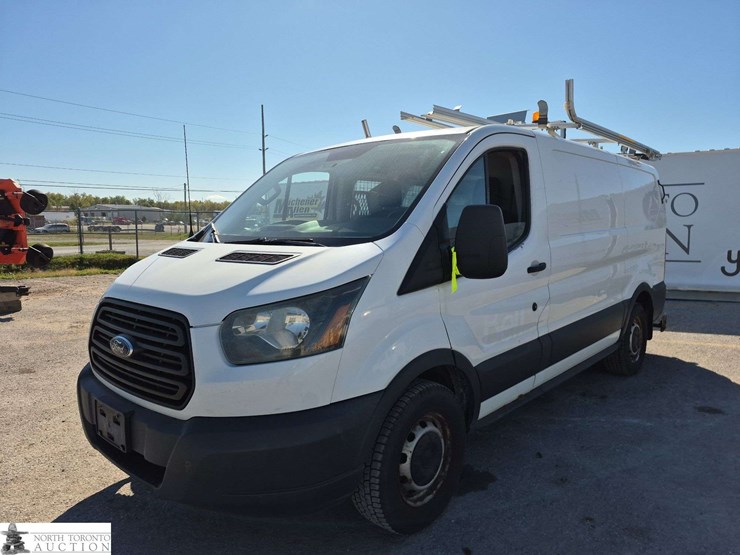 2015-ford-transit-image-1